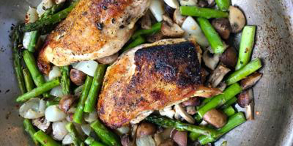 One Pan Chicken with Asparagus and Mushrooms in Lemon Sauce
