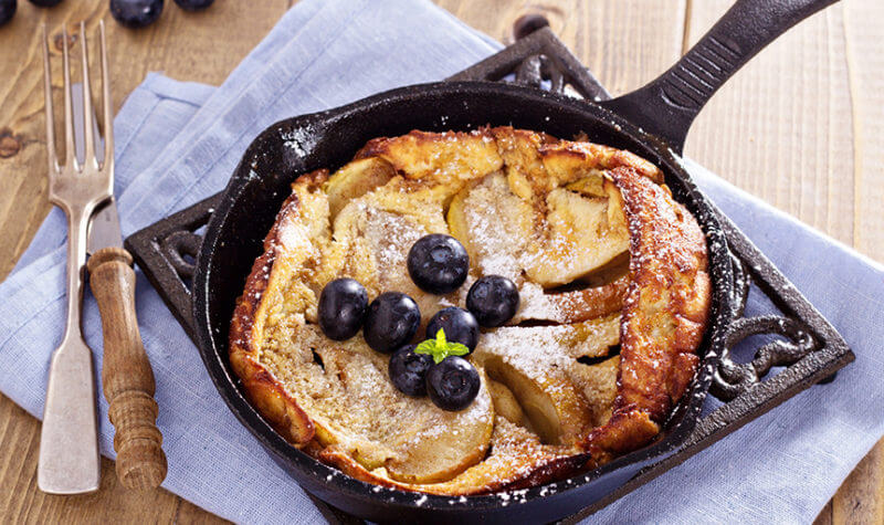 Dutch Babies with Apples, Cinamon and Sugar