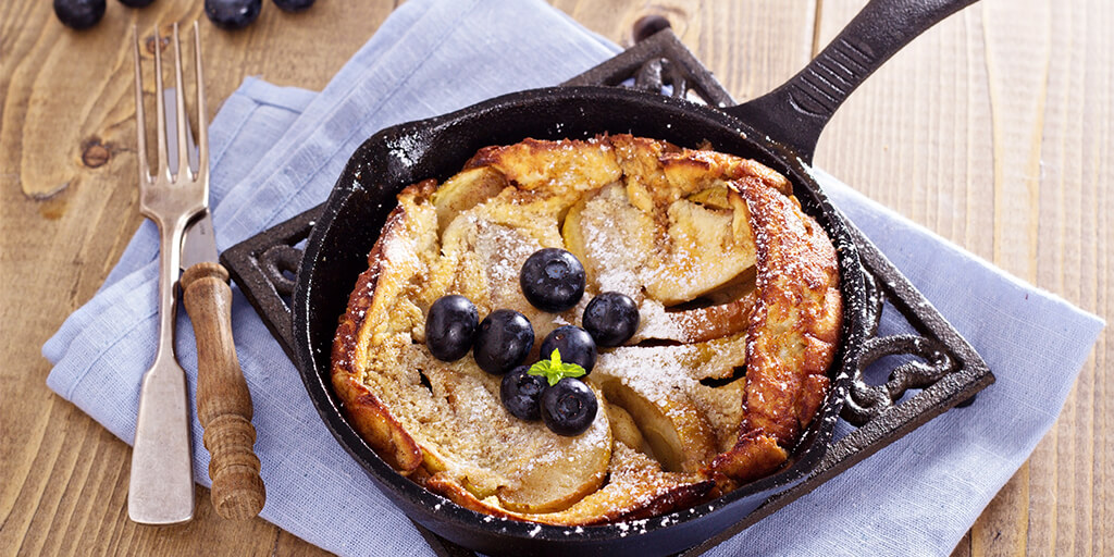 Dutch Babies with Apples, Cinamon and Sugar