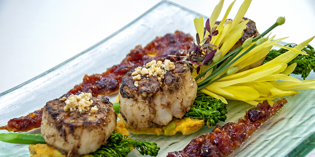 Scallops with Chili Cranberry Chutney